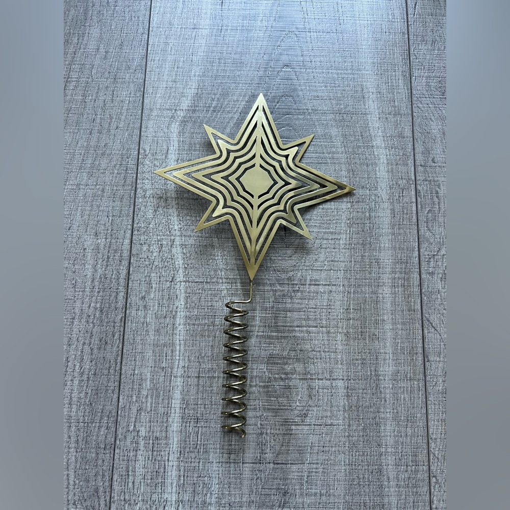 H&M Gold Star Tree Topper - Picture 2 of 2